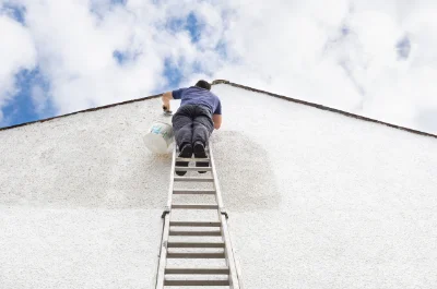 Peinture extérieure à Saint-Austremoine — façades et ravalement